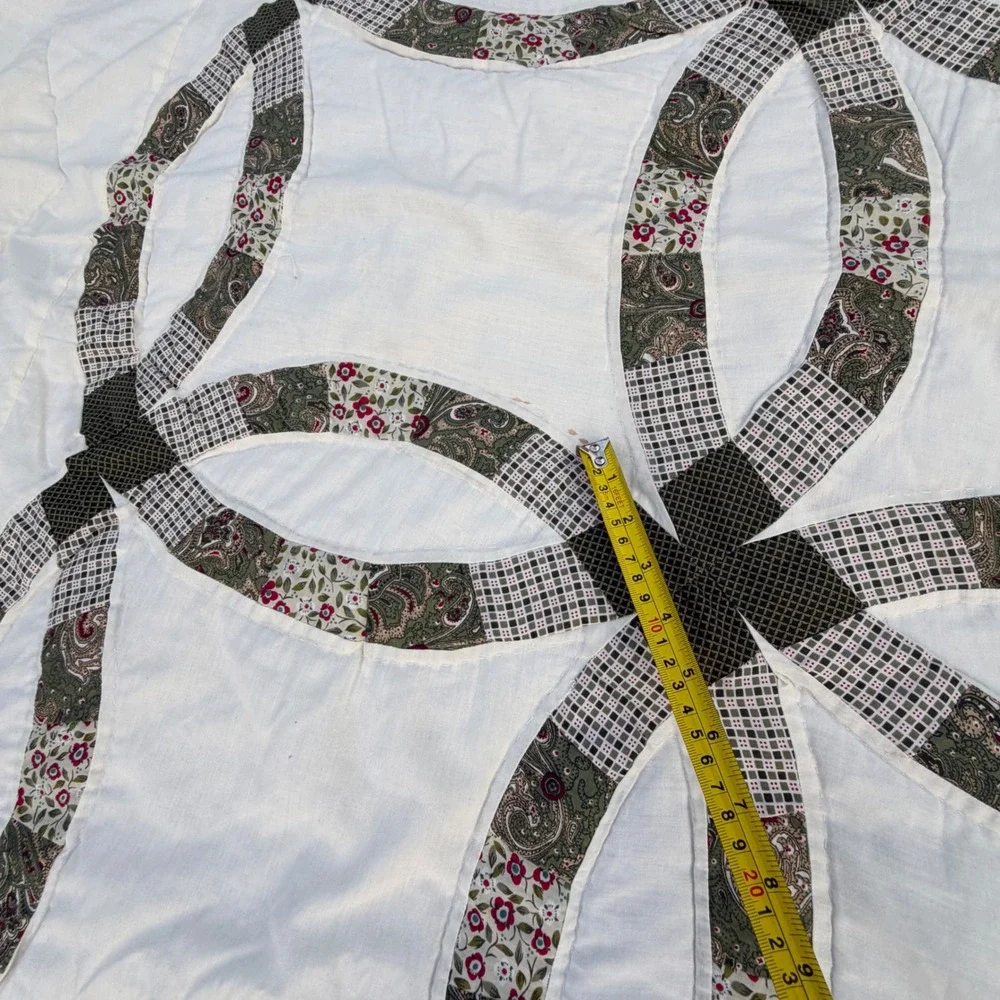 Vintage Style Double Wedding Ring Quilt Scalloped Edge Green Floral White 84x65